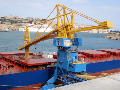 Vertical conveyance immersed in the MV Androusa's hold